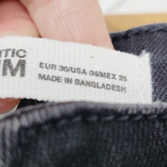 Zara Authentic Denim Jean Shorts Black Cut Off Raw Hem Distressed Pockets Size 4 - Picture 5 of 11